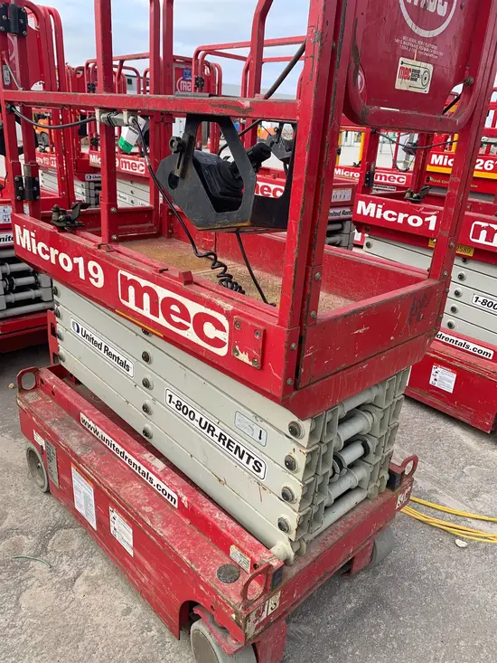 2018 MEC MICRO 19 Scissor Lift