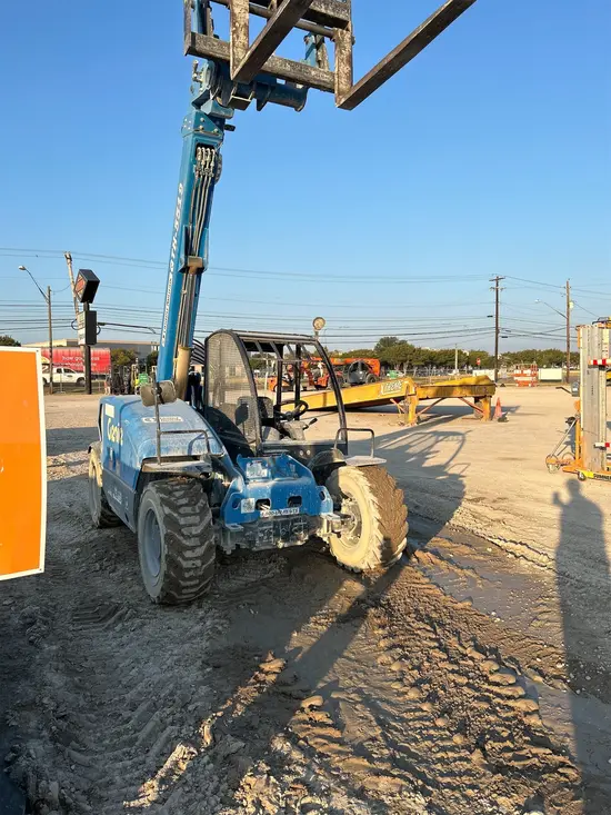 2017 Genie GTH-5519 Forklift