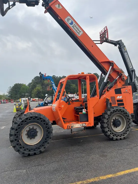 2016 SKYTRAK 8042 Forklift