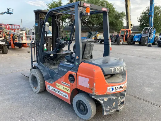 2018 Toyota 8FDU25 Warehouse Forklift