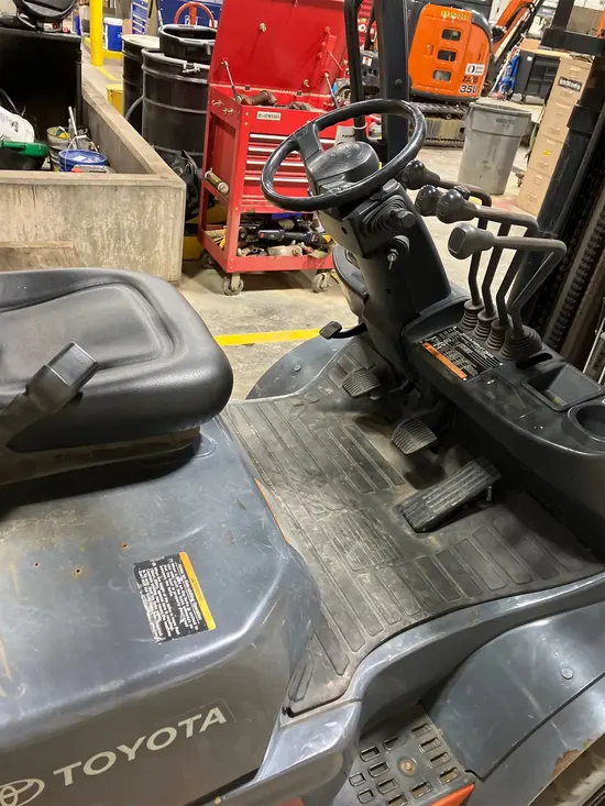 2018 Toyota 8FGU30 Warehouse Forklift