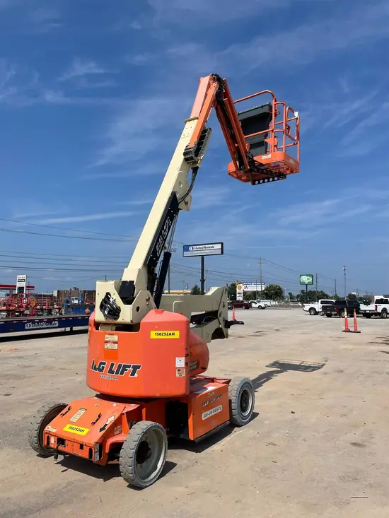2015 JLG E400AJPN Articulating Boom Lift
