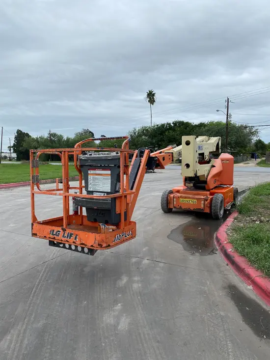 2013 JLG E400AJPN Articulating Boom Lift