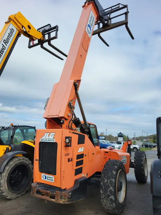 2016 SKYTRAK 8042 Forklift