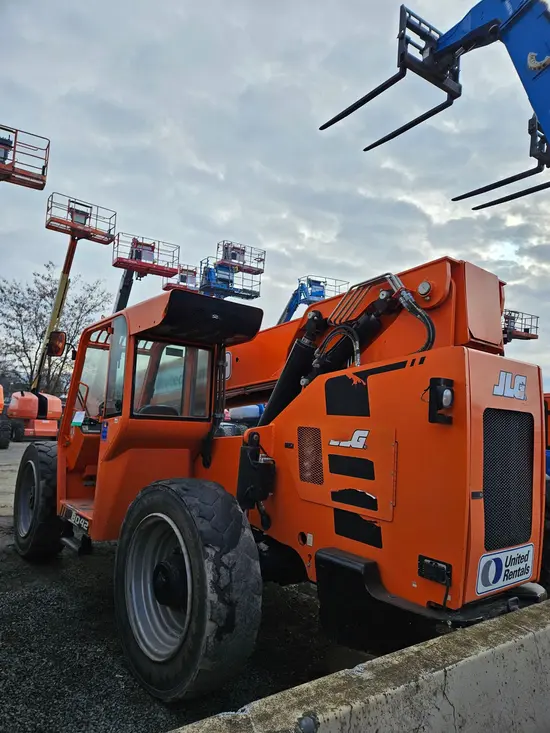 2017 SKYTRAK 8042 Forklift