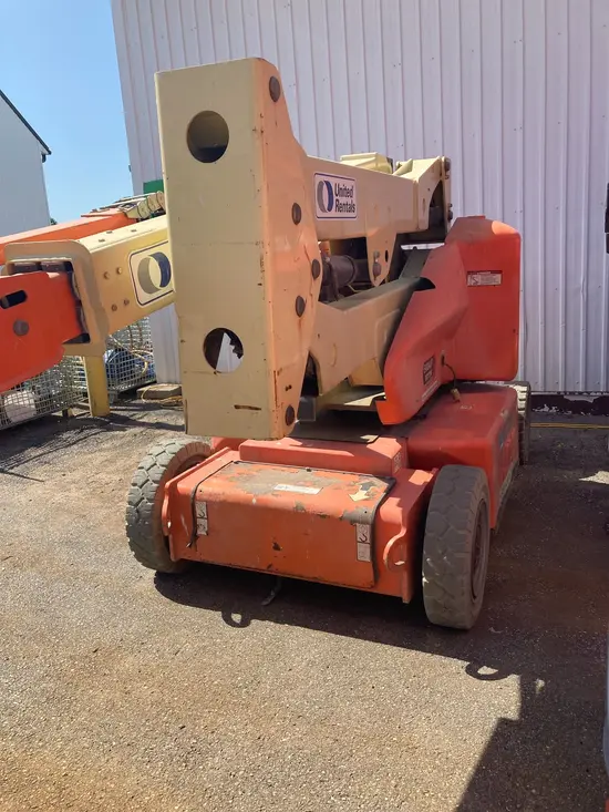 2014 JLG E400AJPN Articulating Boom Lift