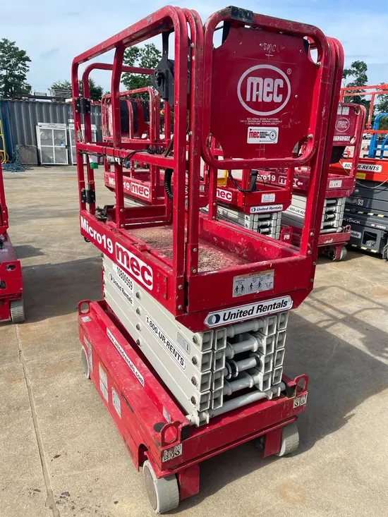 2018 MEC MICRO 19 Scissor Lift