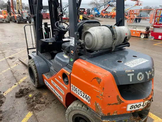 2017 Toyota 8FGU30 Warehouse Forklift