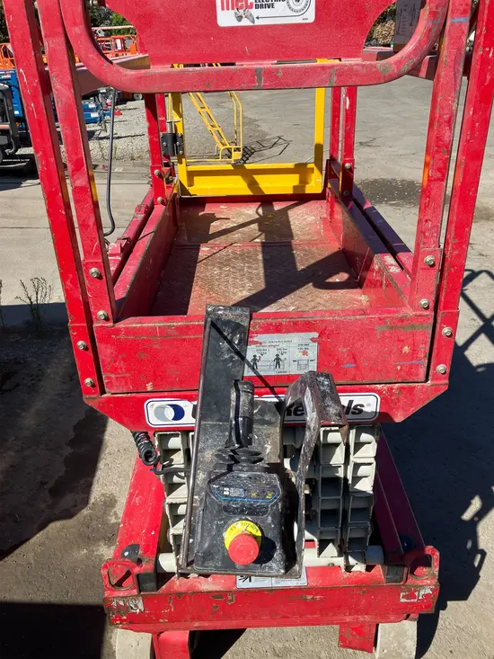 2018 MEC MICRO 19 Scissor Lift