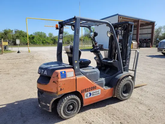 2016 Toyota 8FDU25 Warehouse Forklift
