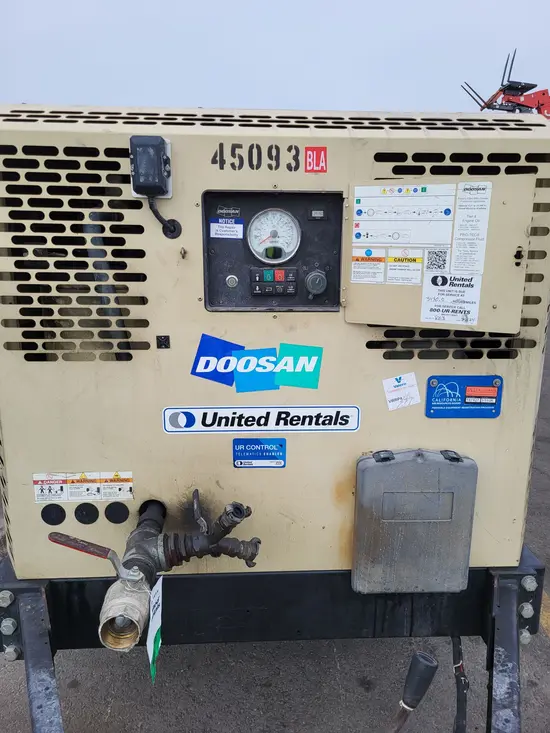 2017 Doosan P425/HP375WCU Air Compressor