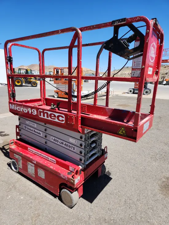 2018 MEC MICRO 19 Scissor Lift
