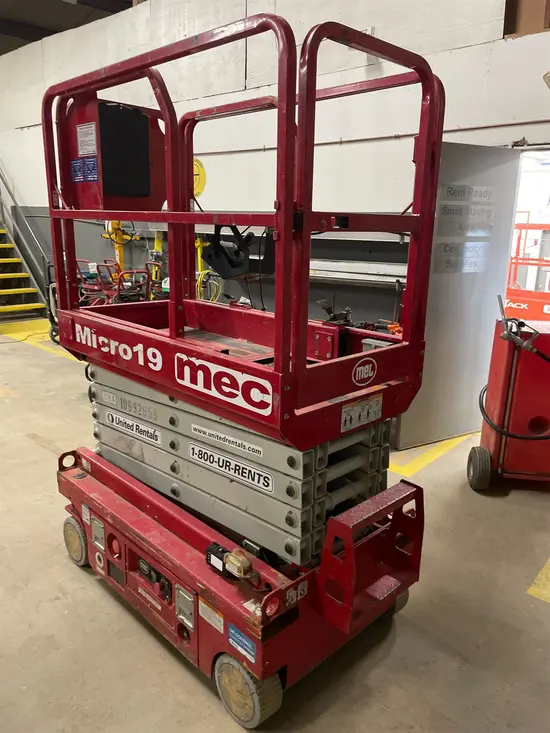 2017 MEC MICRO 19 Scissor Lift