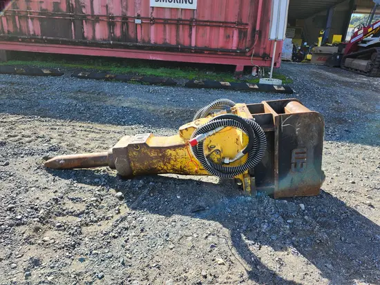 2017 Atlas Copco SB 452 Attachment
