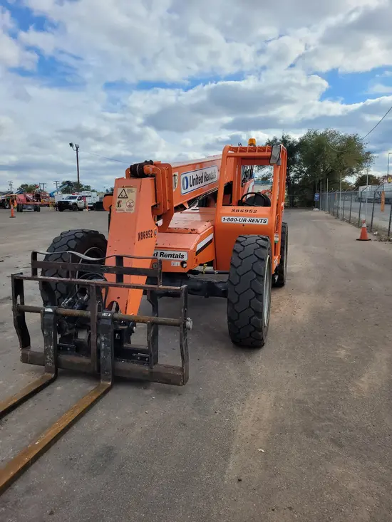 2014 SKYTRAK 8042 Forklift