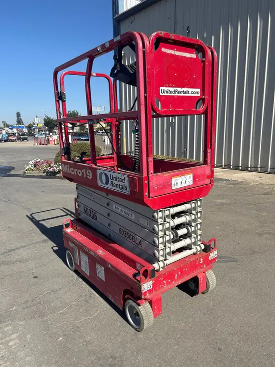 2018 MEC MICRO 19 Scissor Lift