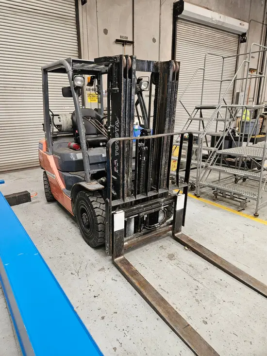 2016 Toyota 8FGU25 Warehouse Forklift