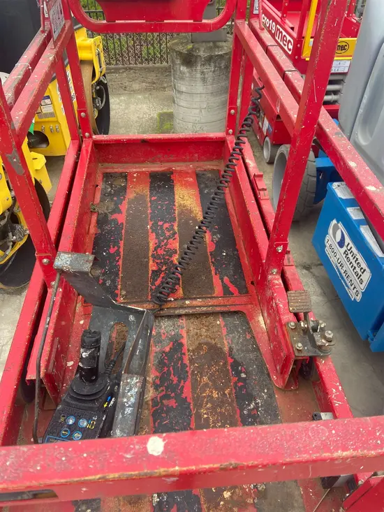 2017 MEC MICRO 19 Scissor Lift
