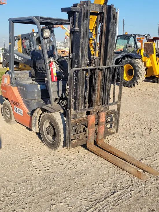 2016 Toyota 8FDU25 Warehouse Forklift