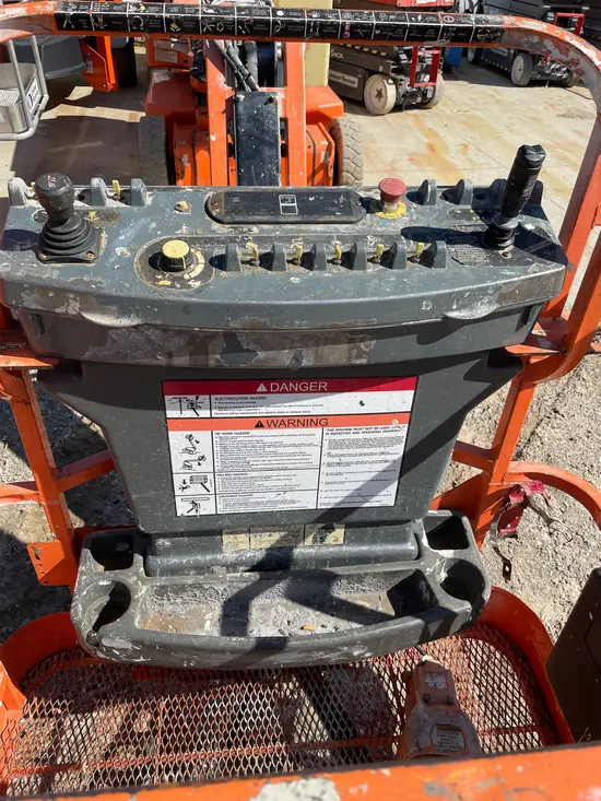 2013 JLG E400AJPN Articulating Boom Lift