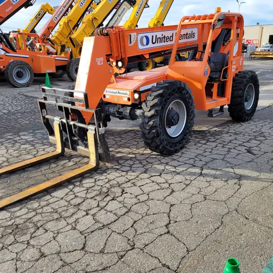 2015 SKYTRAK 8042 Forklift