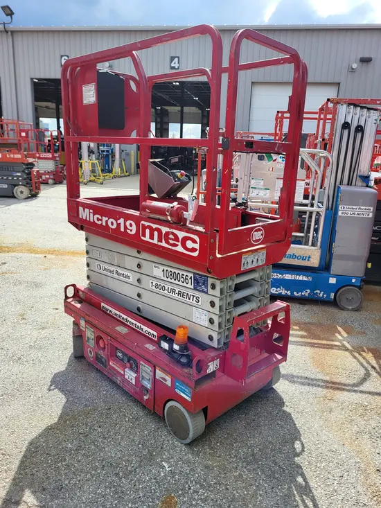 2018 MEC MICRO 19 Scissor Lift