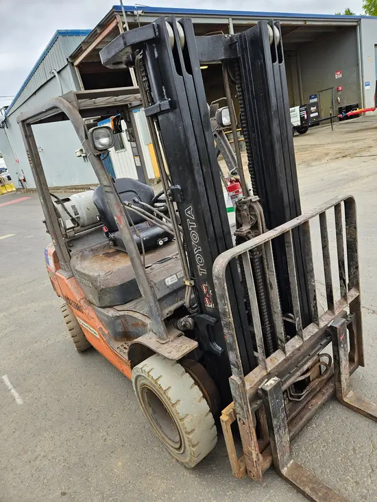 2014 Toyota 8FGU25 Warehouse Forklift
