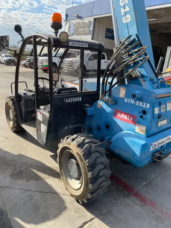 2015 Genie GTH-5519 Forklift