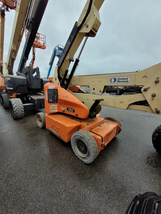 2013 JLG E400AJPN Articulating Boom Lift