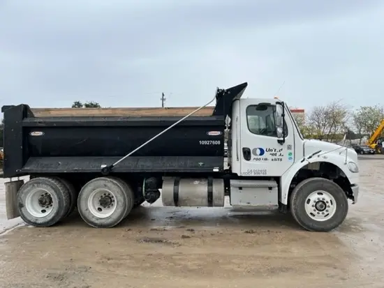 2020 Freightliner M2106 Truck