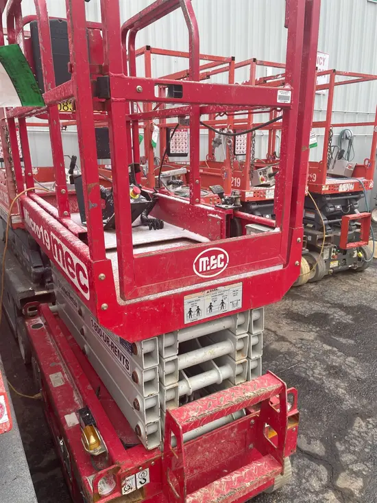 2018 MEC MICRO 19 Scissor Lift