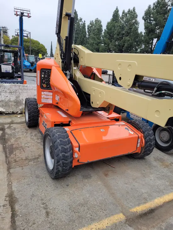 2016 JLG E450AJ Articulating Boom Lift