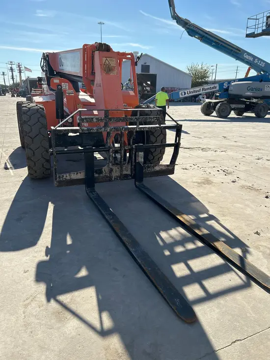 2014 SKYTRAK 8042 Forklift