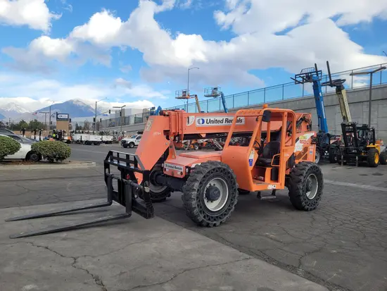 2015 SKYTRAK 8042 Forklift