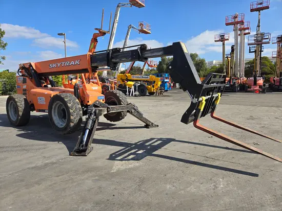 2017 SKYTRAK 10054 Forklift