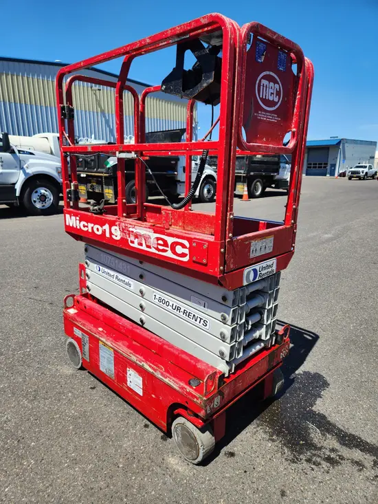2018 MEC MICRO 19 Scissor Lift