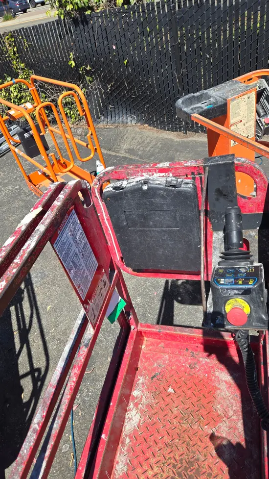 2018 MEC MICRO 19 Scissor Lift