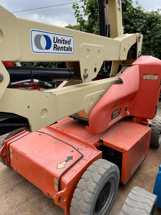 2016 JLG E400AJPN Articulating Boom Lift