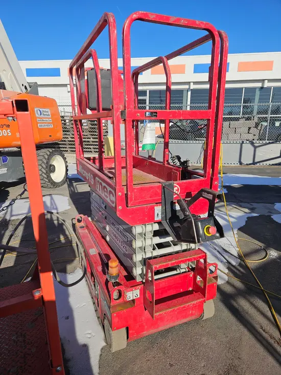 2018 MEC MICRO 19 Scissor Lift
