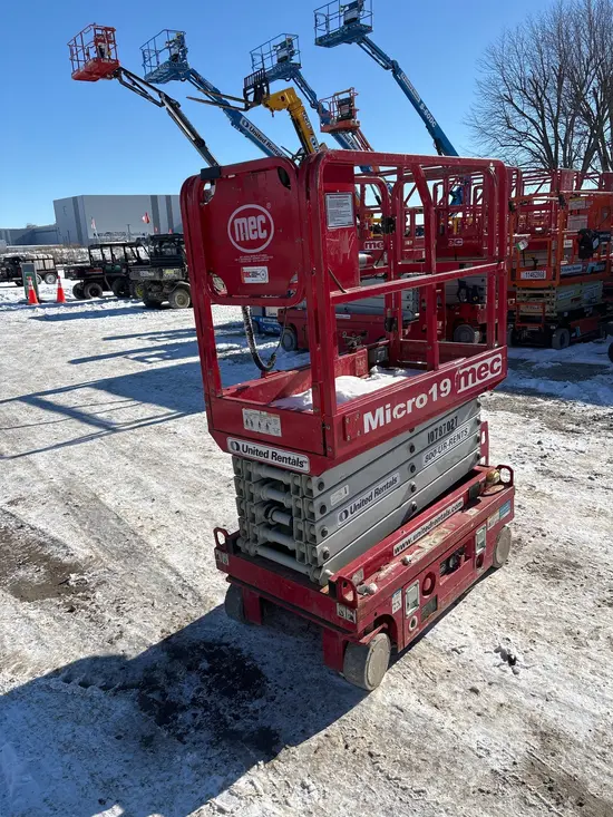 2018 MEC MICRO 19 Scissor Lift