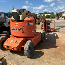 2013 JLG E450AJ Articulating Boom Lift