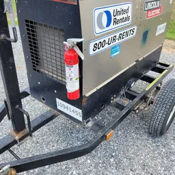 2019 Lincoln Electric VANTAGE 322 Welder