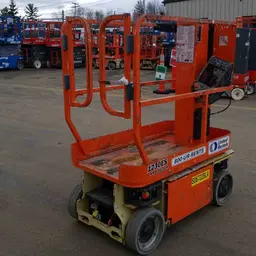 2013 JLG 1230ES Self-Propelled One-Person Lift