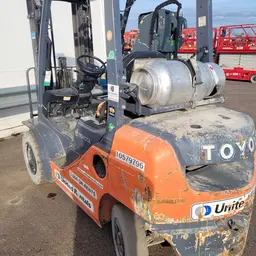 2017 Toyota 8FGU25 Warehouse Forklift