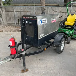 2018 Lincoln Electric VANTAGE 322 Welder