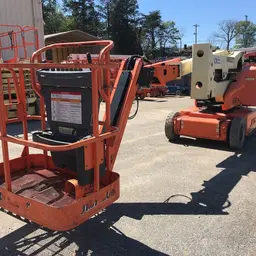 2014 JLG E400AJPN Articulating Boom Lift