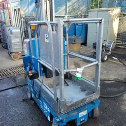 2014 Genie GR-20 Self-Propelled One-Person Lift