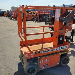 2017 JLG 1230ES Self-Propelled One-Person Lift