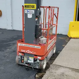 2014 Skyjack SJ16 Self-Propelled One-Person Lift