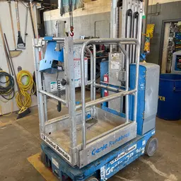 2015 Genie GR-20 Self-Propelled One-Person Lift